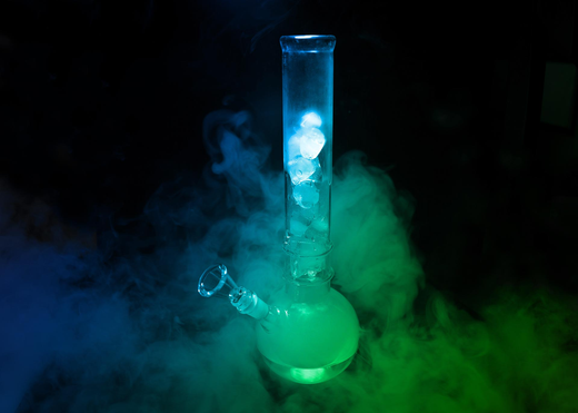 Small Bongs vs. Big Bongs: The Pros and Cons You Need to Know