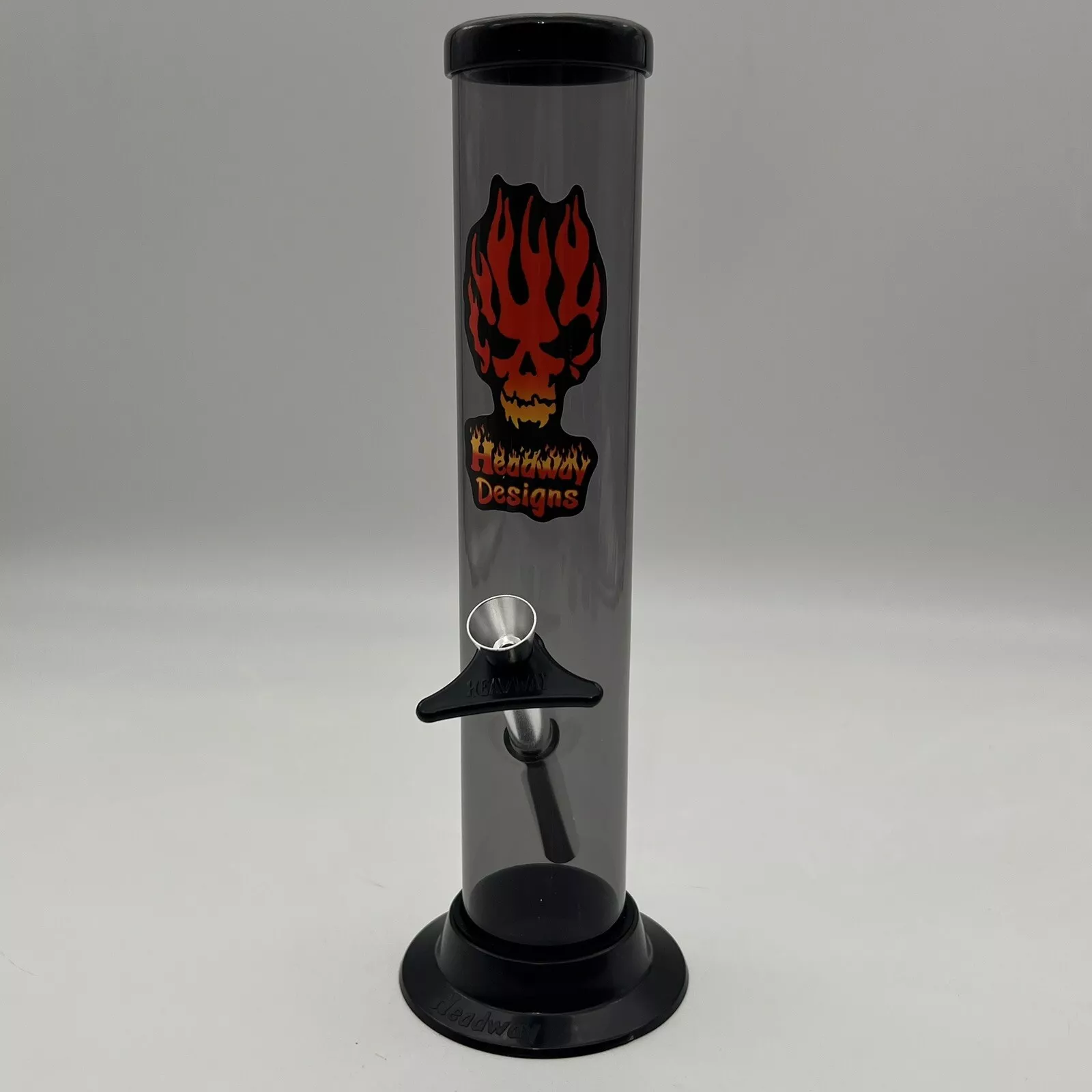 acrylic water pipe in black with headway decal